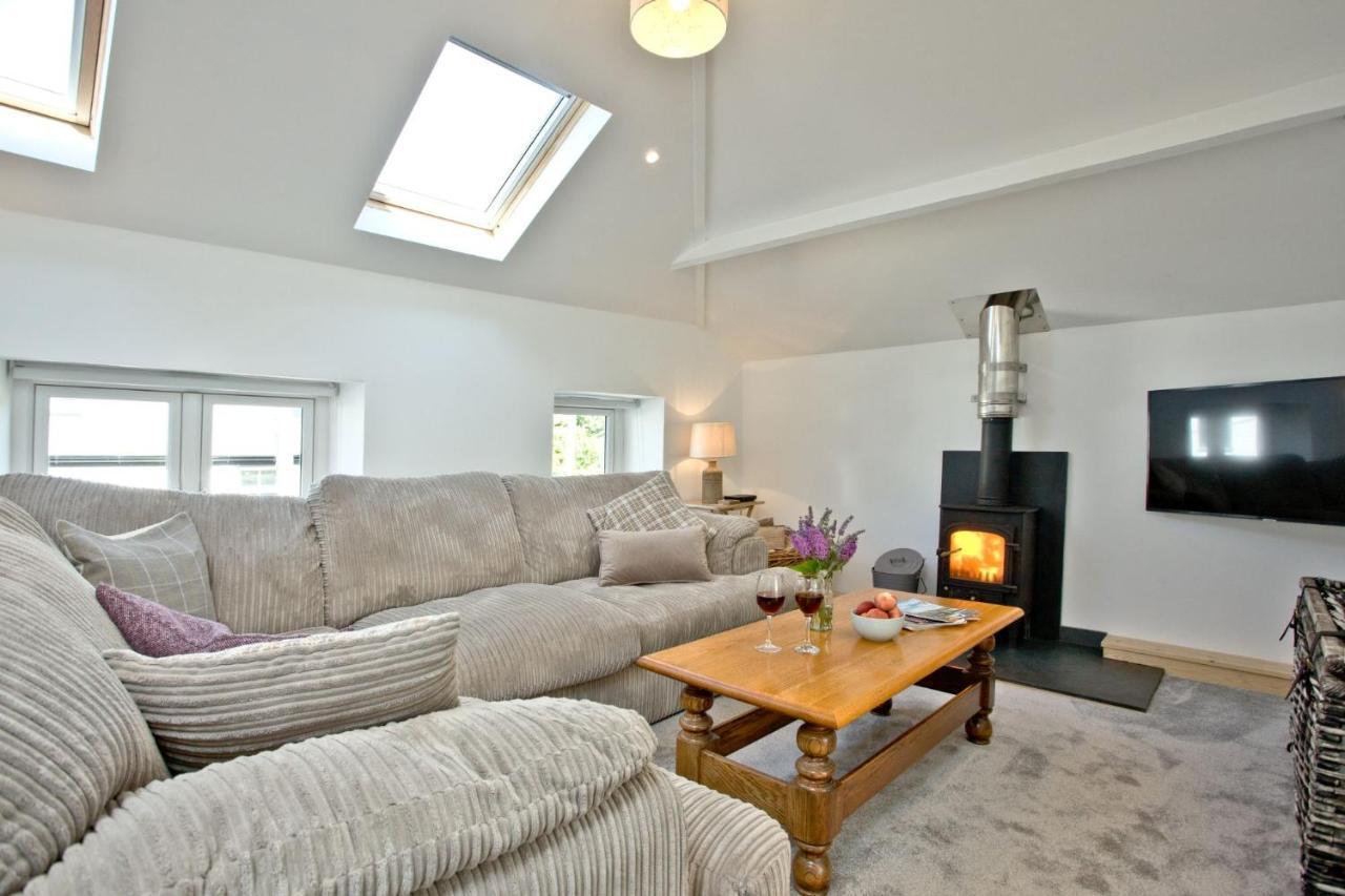 The Mews, Tresean Holiday home *