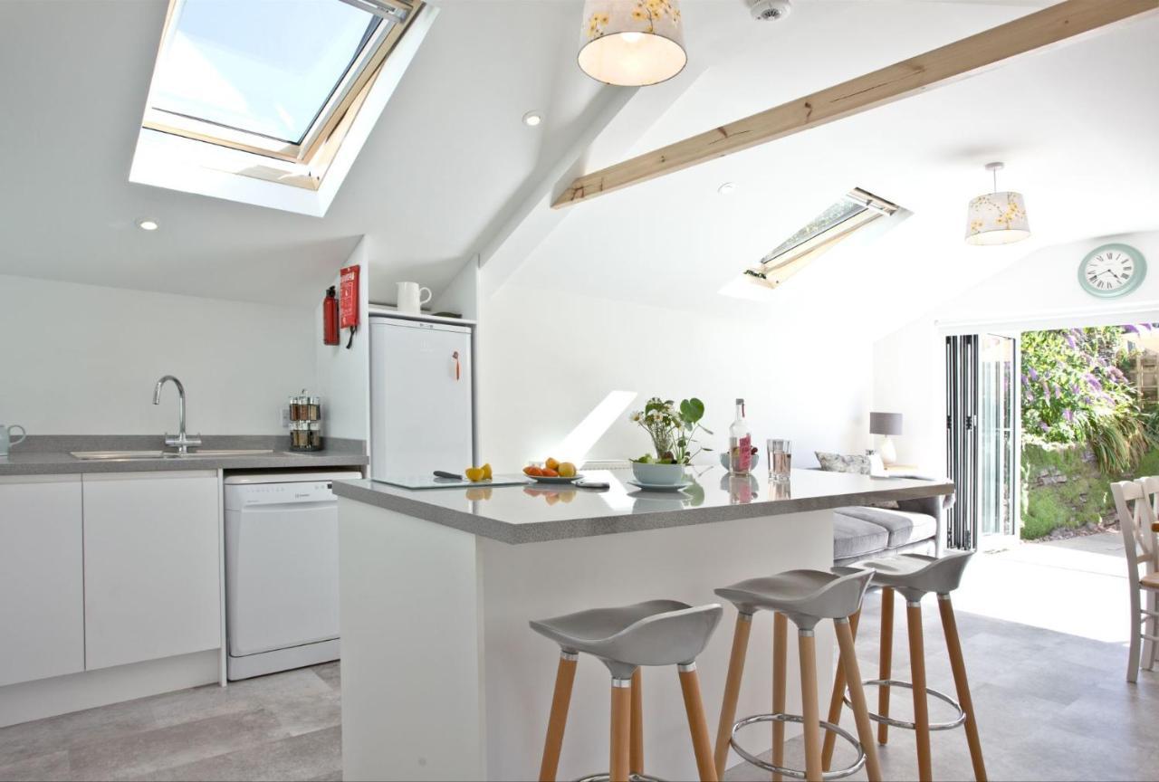 The Mews, Tresean Holiday home *